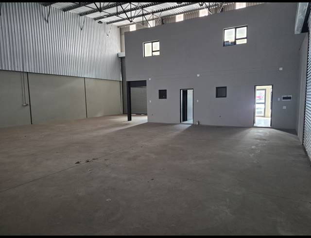 300M² WAREHOUSE TO LET IN WYCHWOOD